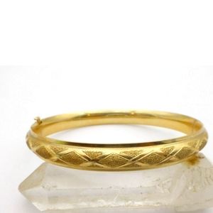 14k YG 9.8g Sandblast Matte Smooth Lozenge Pattern Bangle Bracelet